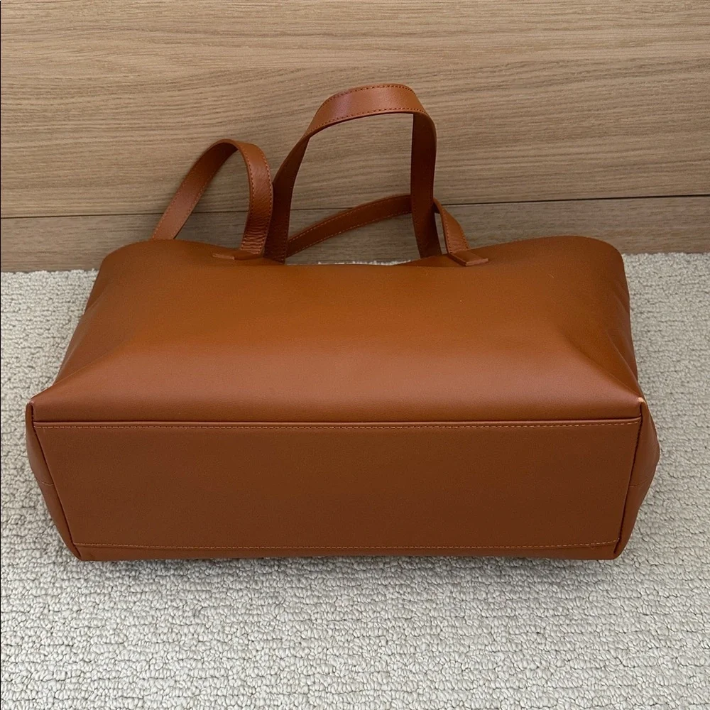 Quinn’s classic Italian leather tote, cognac, EUC - Picture 3 of 3